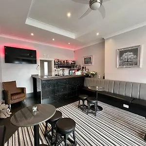 2* Otel Tudor Rose