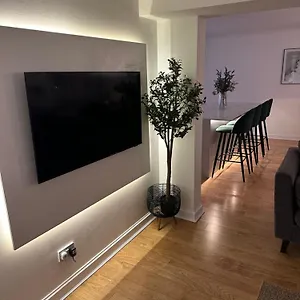 Lux 2 Bedroom Ground Floor Edinburgh
